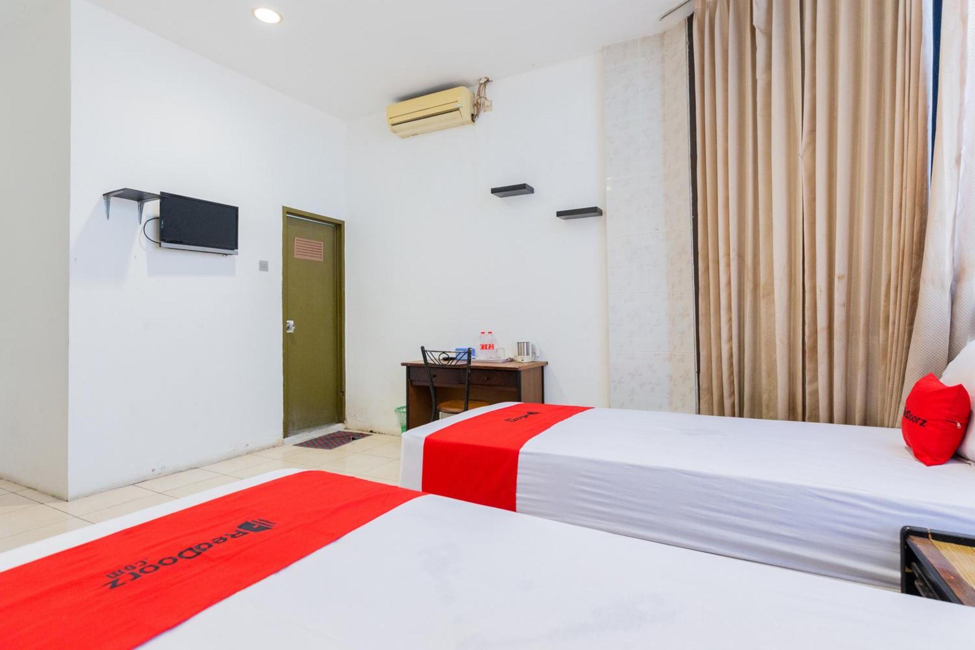 Reddoorz At Sparkling Hotel Surabaya Ngoại thất bức ảnh
