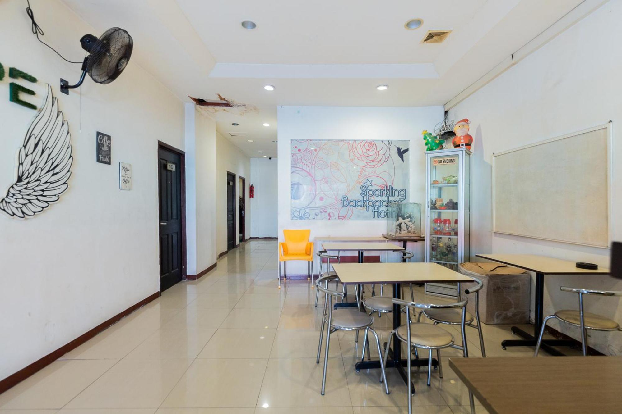 Reddoorz At Sparkling Hotel Surabaya Ngoại thất bức ảnh