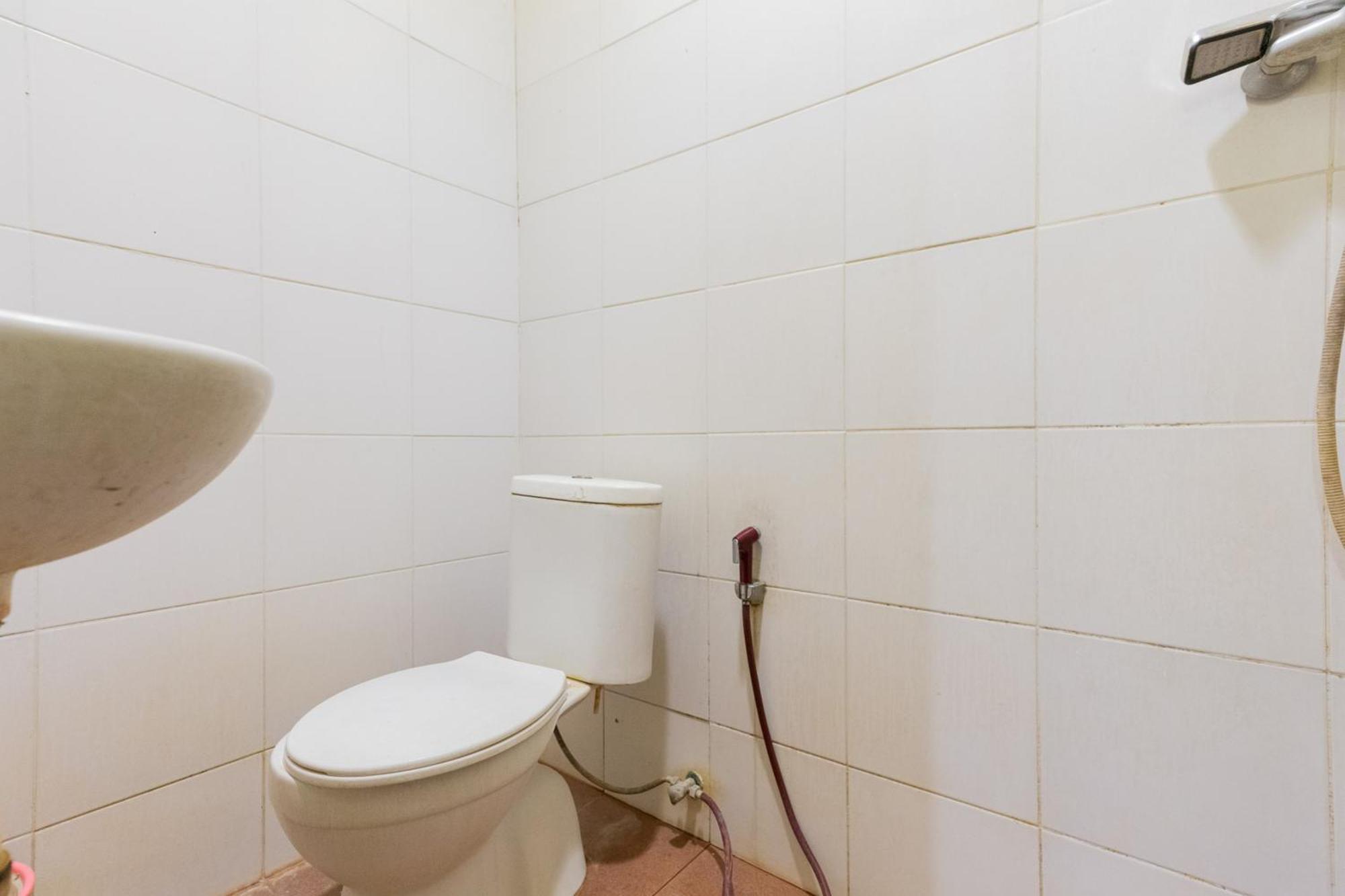 Reddoorz At Sparkling Hotel Surabaya Ngoại thất bức ảnh