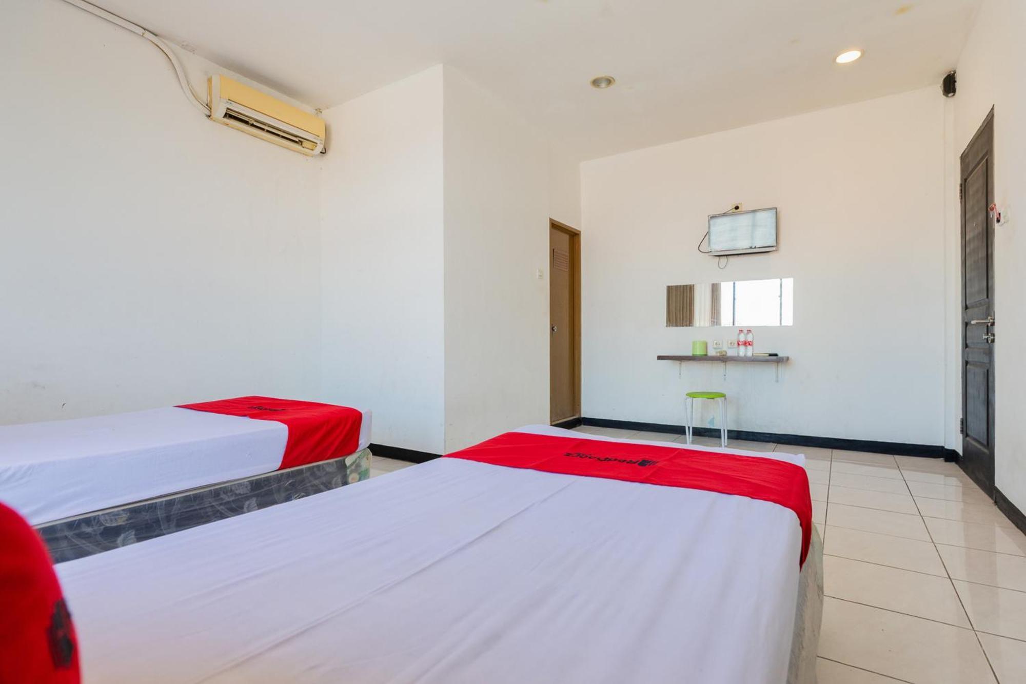 Reddoorz At Sparkling Hotel Surabaya Ngoại thất bức ảnh