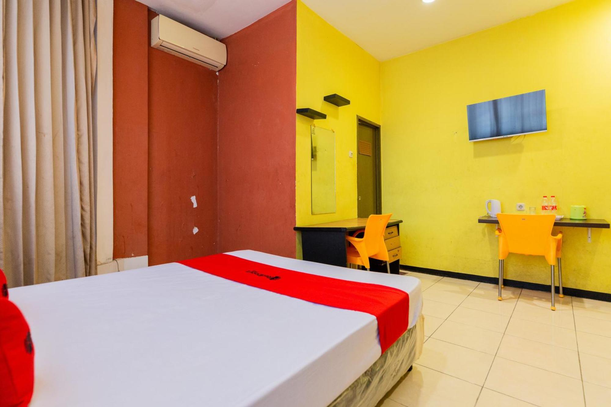 Reddoorz At Sparkling Hotel Surabaya Ngoại thất bức ảnh