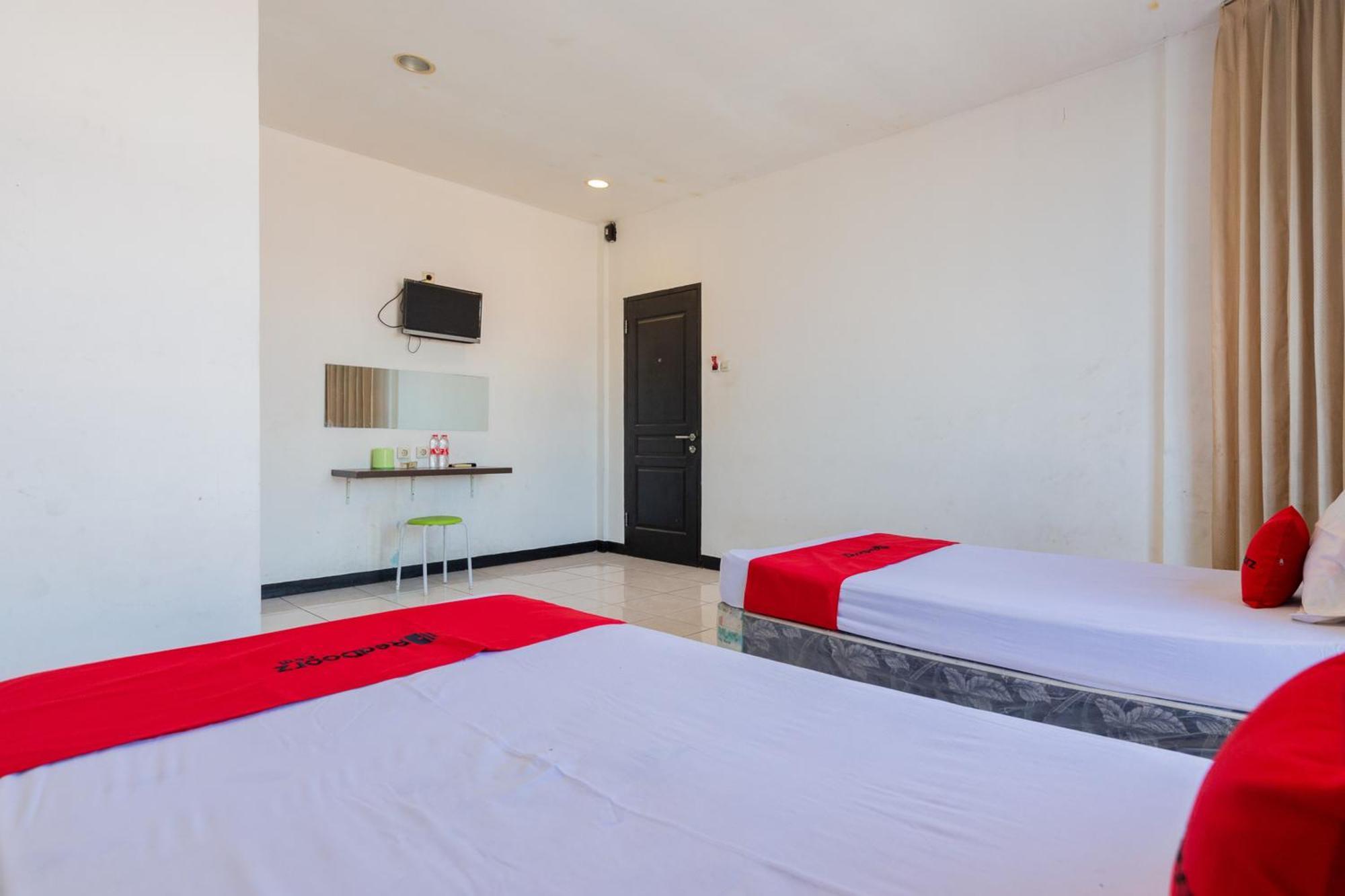Reddoorz At Sparkling Hotel Surabaya Ngoại thất bức ảnh