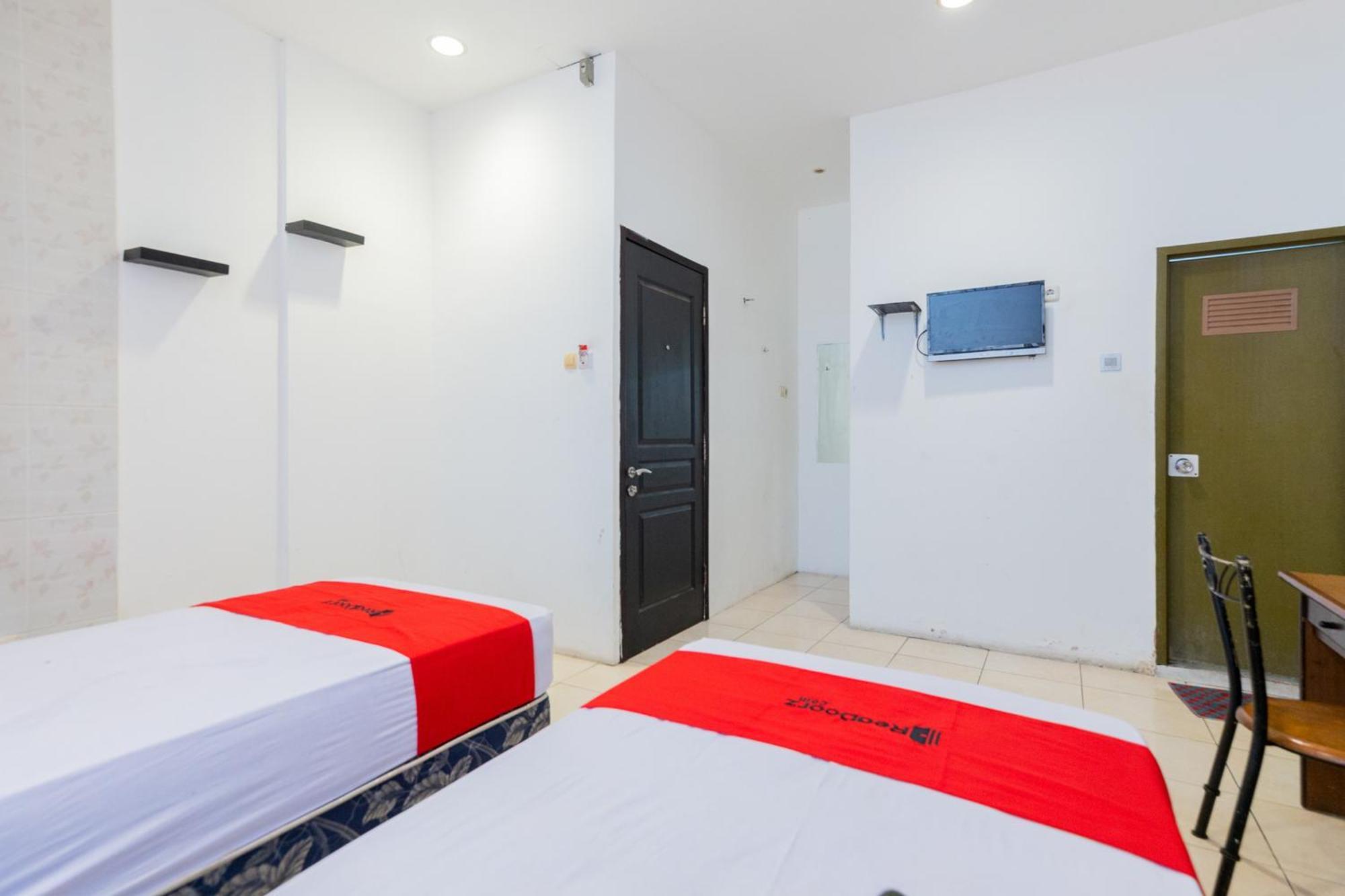 Reddoorz At Sparkling Hotel Surabaya Ngoại thất bức ảnh