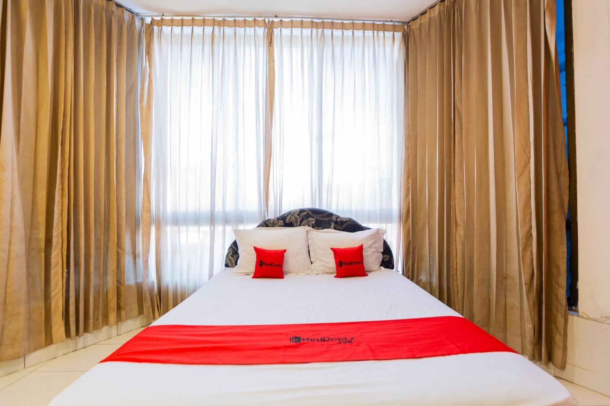 Reddoorz At Sparkling Hotel Surabaya Ngoại thất bức ảnh