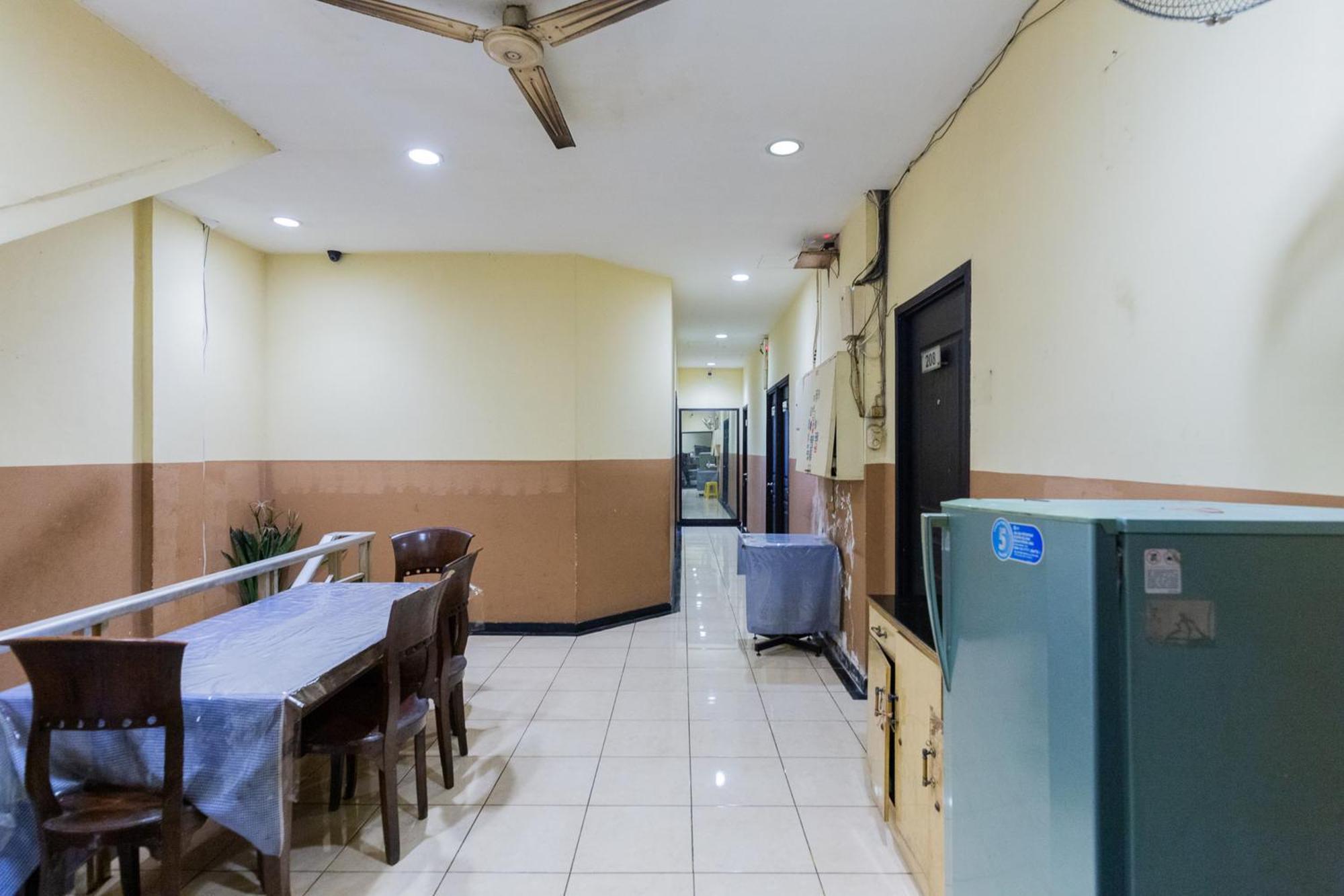 Reddoorz At Sparkling Hotel Surabaya Ngoại thất bức ảnh