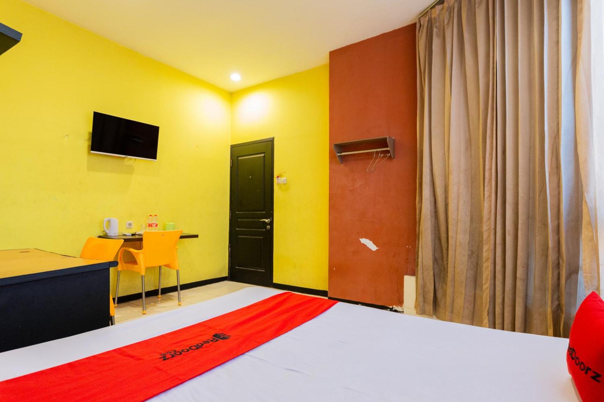 Reddoorz At Sparkling Hotel Surabaya Ngoại thất bức ảnh